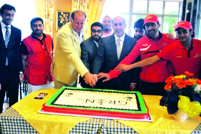 "«كعكة» الاحتفال بإنجاز فزاع يقطعها الريسي ولوشيانو والوفد"