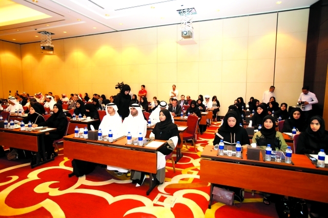 "المشاركون في ورشة العمل الخاصة بالحكومة الذكية\t\t تصوير ــ عمران خالد"