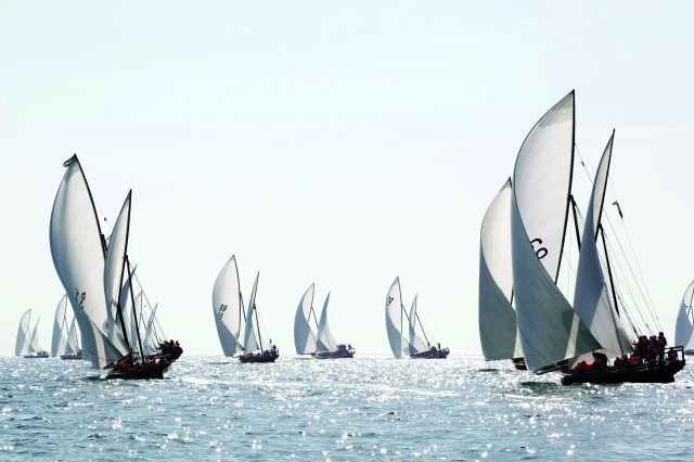 "سباق السفن الشراعية المحلية 60 قدماً كرنفال احتفالي بالحدث\t البيان"