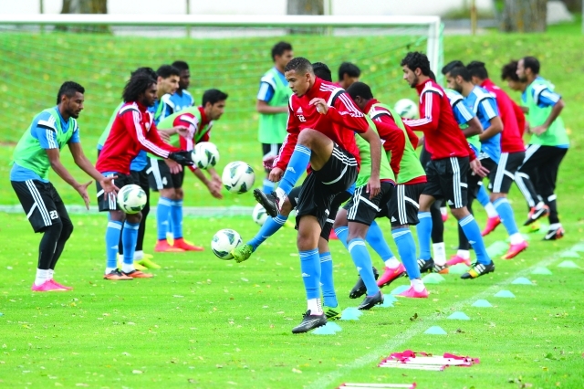 "الأبيض يخوض مباراته الودية الثانية أمام ليتوانيا الليلة تصوير - عادل النعيمي"