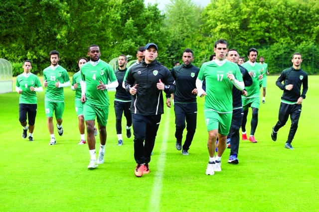 "الأندية تتسابق لإنهاء عملية قيد لاعبيها قبل غلق باب القيد الصيفي\tالبيان"