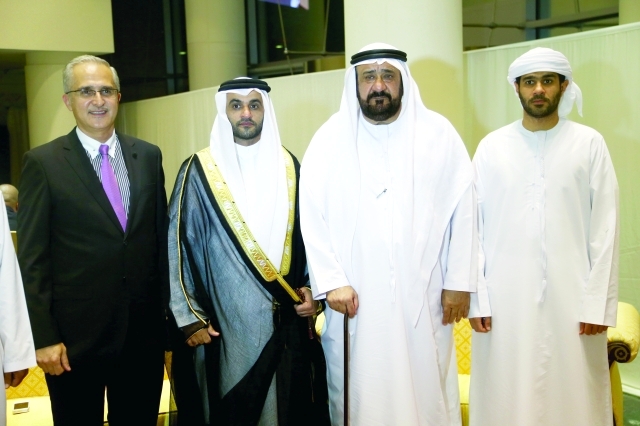 "العريس مع الأصدقاء"