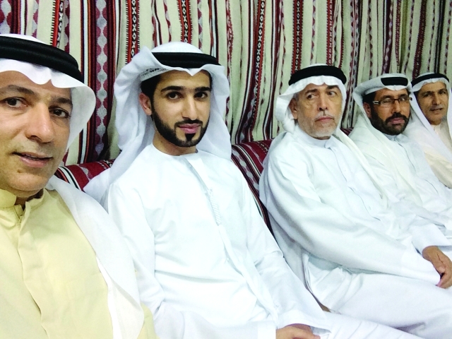"العريس وأعمامه"