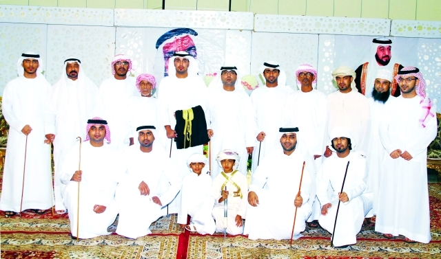 "العريس بين الأهل والأصدقاء"
