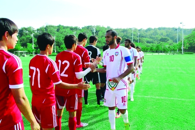 "سعيد الكثيري مهاجم منتخبنا قبل انطلاقة المباراة \tالبيان"