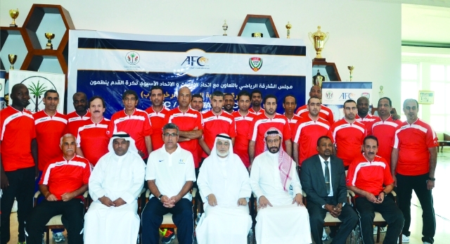 "الفردان يتوسط المشاركين في الدورة \t البيان"
