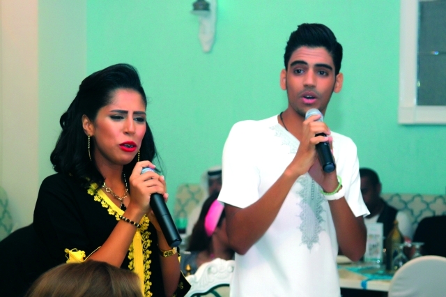 "عمر ورجاء بلمير يُجرّبان الكاريوكي"