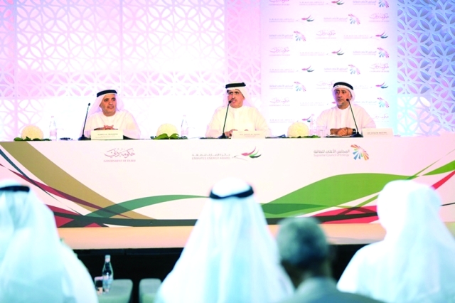 "الطاير والمحيربي والبستكي خلال المؤتمر الصحافي"
