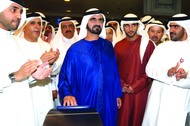 "محمد بن راشد يدشن تشغيل مترو دبي"