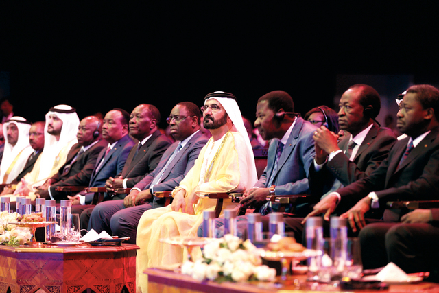 ".. وسموه يتابع باهتمام إحدى فعاليات المؤتمر"