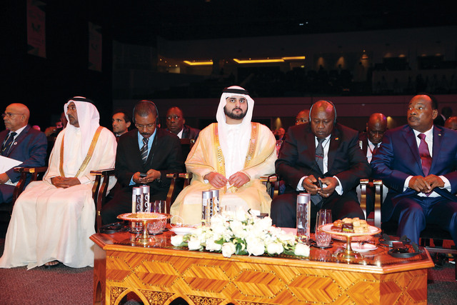 "مكتوم بن محمد وأحمد بن سعيد وعدد من الحضور"