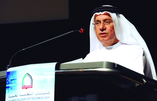 ".محمد عمران الشامسي يلقي كلمة خلال الافتتاح"