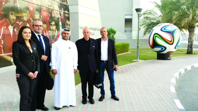 "علي حمد خلال وداع وفد «فيفا »\t البيان"
