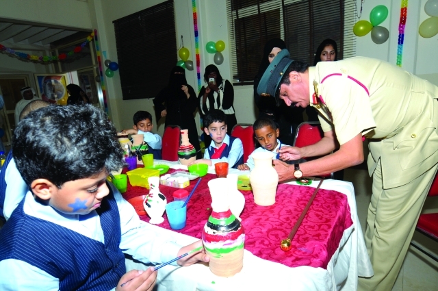 "يشارك التلاميذ أنشطتهم"