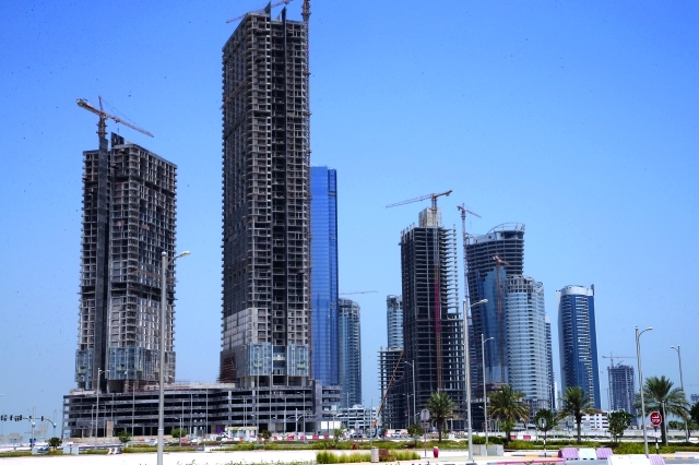 "استخدام الحديد الوطني في مشروع مدينة الأضواء لشركة طموح في جزيرة الريم بأبوظبي تصوير - مجدي إسكندر"