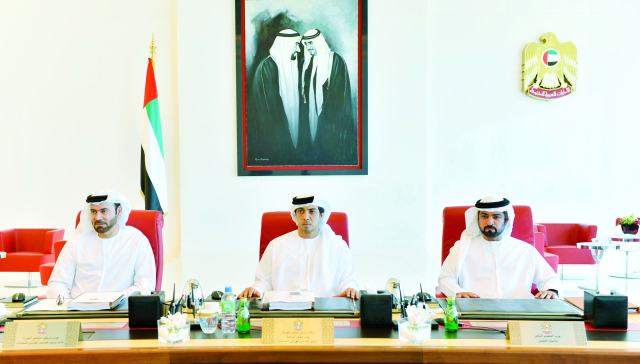 "منصور بن زايد مترئساً اجتماع المجلس الوزاري للخدمات بحضور حمدان بن مبارك وعبدالله القرقاوي وام"