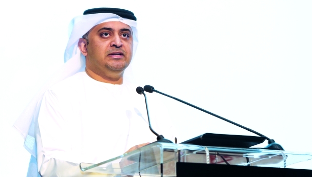 "هاني الهاملي متحدثاً في المؤتمر"