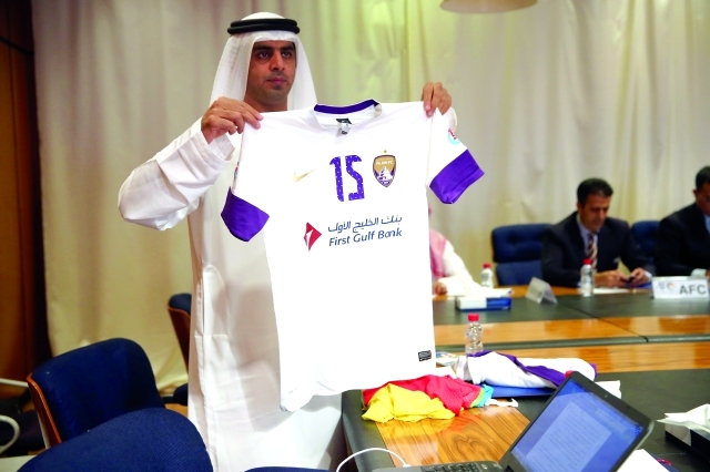 "قميص  العين خلال المؤتمر الصحافي"