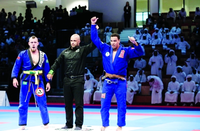 "فيصل الكتبي أبرز المشاركين في البطولة \t البيان"