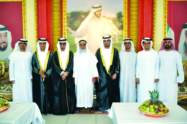 "محمد عبدالله والعرسان والأهل والأقارب"