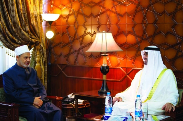 "محمد بن زايد لدى لقائه أحمد الطيب \t وام"
