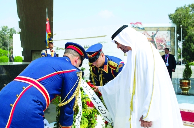 "محمد بن زايد خلال زيارته مشيخة الأزهر الشريف بحضور أحمد الطيب"