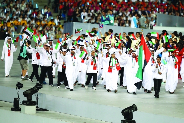 "علم الإمارات يرفرف عالياً في حفل الافتتاح تصوير: سالم خميس"