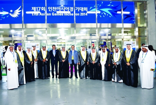 "سفير الامارات مع وفدنا المشارك في الالعاب"