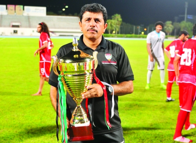 "مسفر يحمل كأس البطولة الدولية البيان"