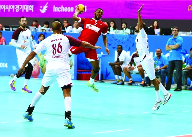 "آمال منتخب اليد باقية رغم الخسارة من قطرتصوير - سالم خميس"