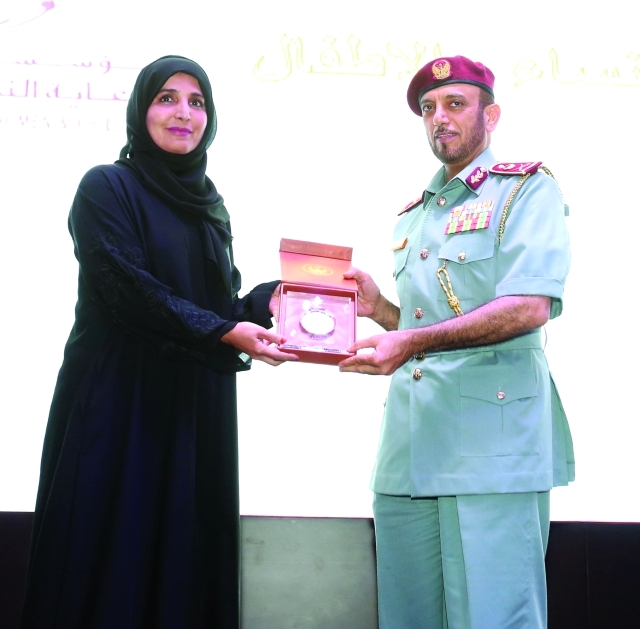 "المري يكرم عفراء البسطي"