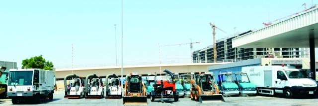 "الآليات الجديدة التي تم تزويد البلدية بها"