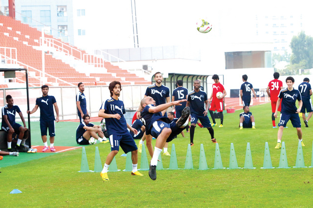 "عجمان استعد للمباراة بتدريبين فقط \t تصوير - غلام كاركر"