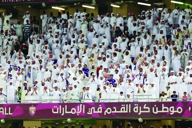 "جماهير العين آزرت فريقها أمام الوصل بالرغم من قلة أعدادها تصوير: ناصر بابو"