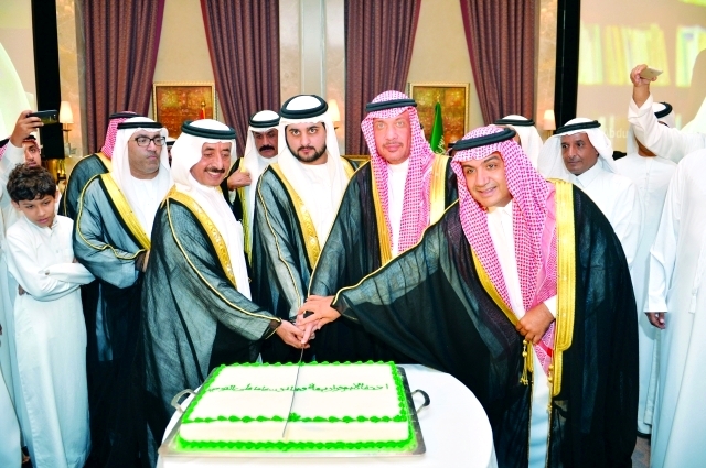 "مكتوم بن محمد وحشر بن مكتوم والعويس والمزينة وعماد مدني وعدد من المسؤولين    تصوير سيف محمد"