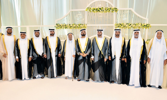 "محمد بن راشد خلال الحفل بحضور حمدان ومكتوم بن محمد و نهيان بن مبارك وجمعة الماجد وسعيد لوتاه ونجليه يحيى ويوسف \t\t\t\t\t تصوير- سيف محمد"