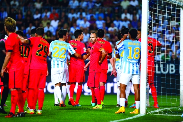 "برشلونة عانى بشدة أمام ملقا رويترز"