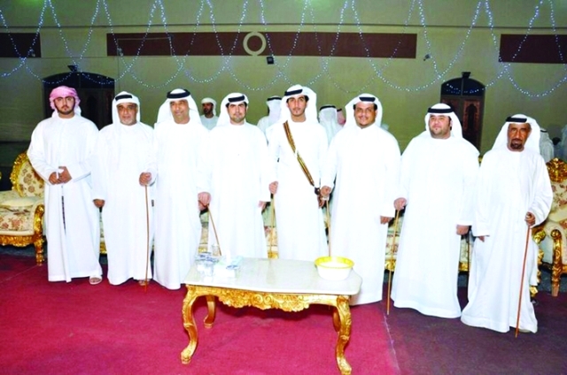 "العريسان وأحمد بن سلطان الخاطري وعدد من الأهالي"