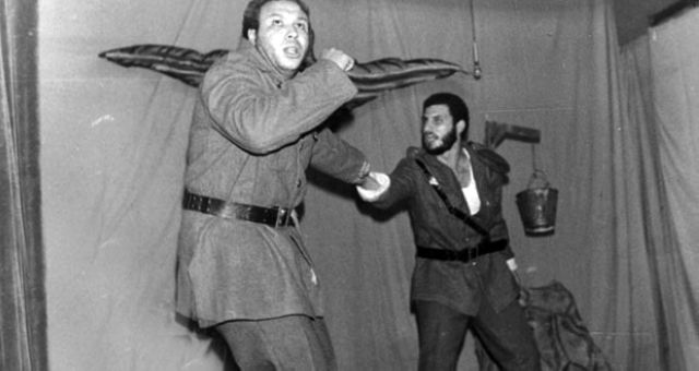 "في بداياته مع خالد الصاوي في عرض مسرحية الغفير عام 1984"