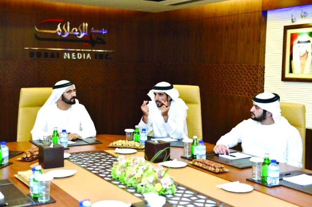 "محمد بن راشد يستمع لحديث حمدان بن محمد بحضور مكتوم بن محمد"
