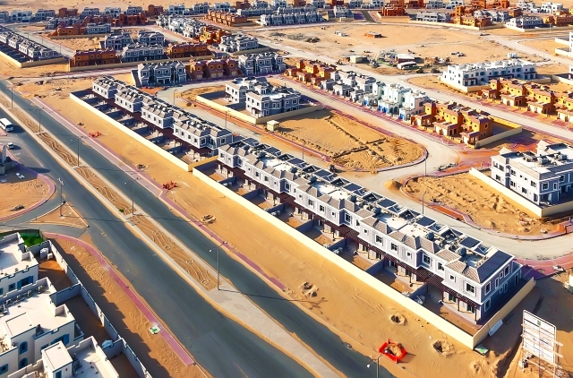 "أحد مجاميع الفلل السكنية قيد الإنشاء"