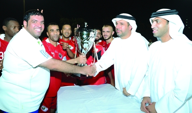 "خلال تسليم شرطة العاصمة كأس البطولة"