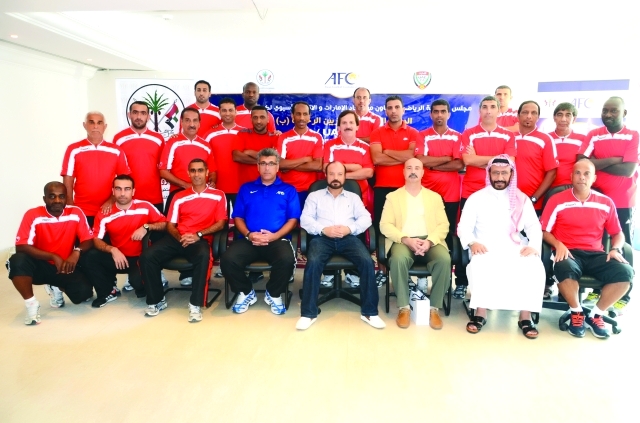 "المدربون المشاركون في الدورة البيان"