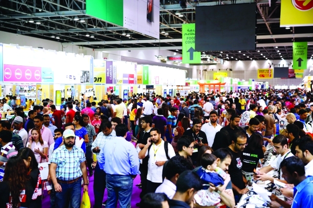 "تدفق المئات منذ ساعات الصباح الباكر"