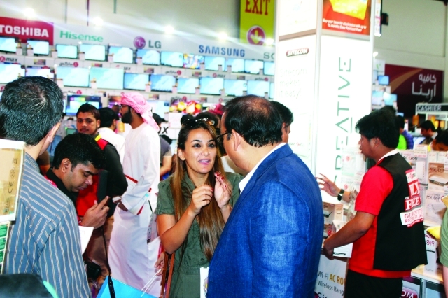 "البحث عن آيفون مستمر في المعرض"
