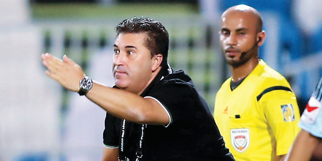 "بيسيرو يوجه اللاعبينالبيان"