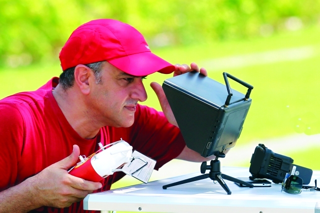 "5 الزميل عماد علاءالدين في تجربة لتصوير جوي بطيارة فانتوم"