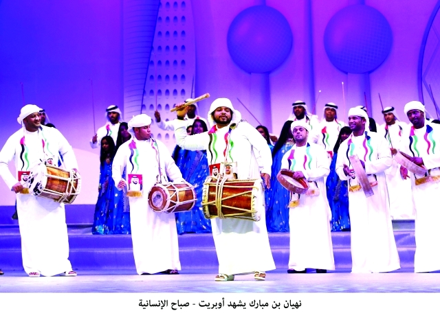 "الفنون الشعبية الاماراتية سيدة الحفل"