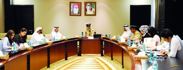 "المزينة خلال المؤتمر الصحافي البيان"