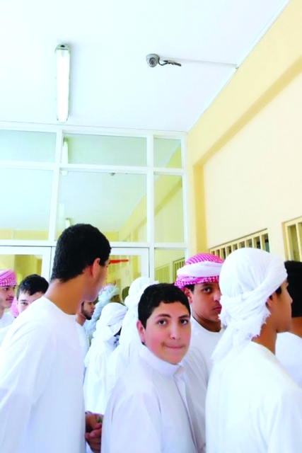 "كاميرا مراقبة في مدرسة بأم القيوينتصوير يونس يونس"